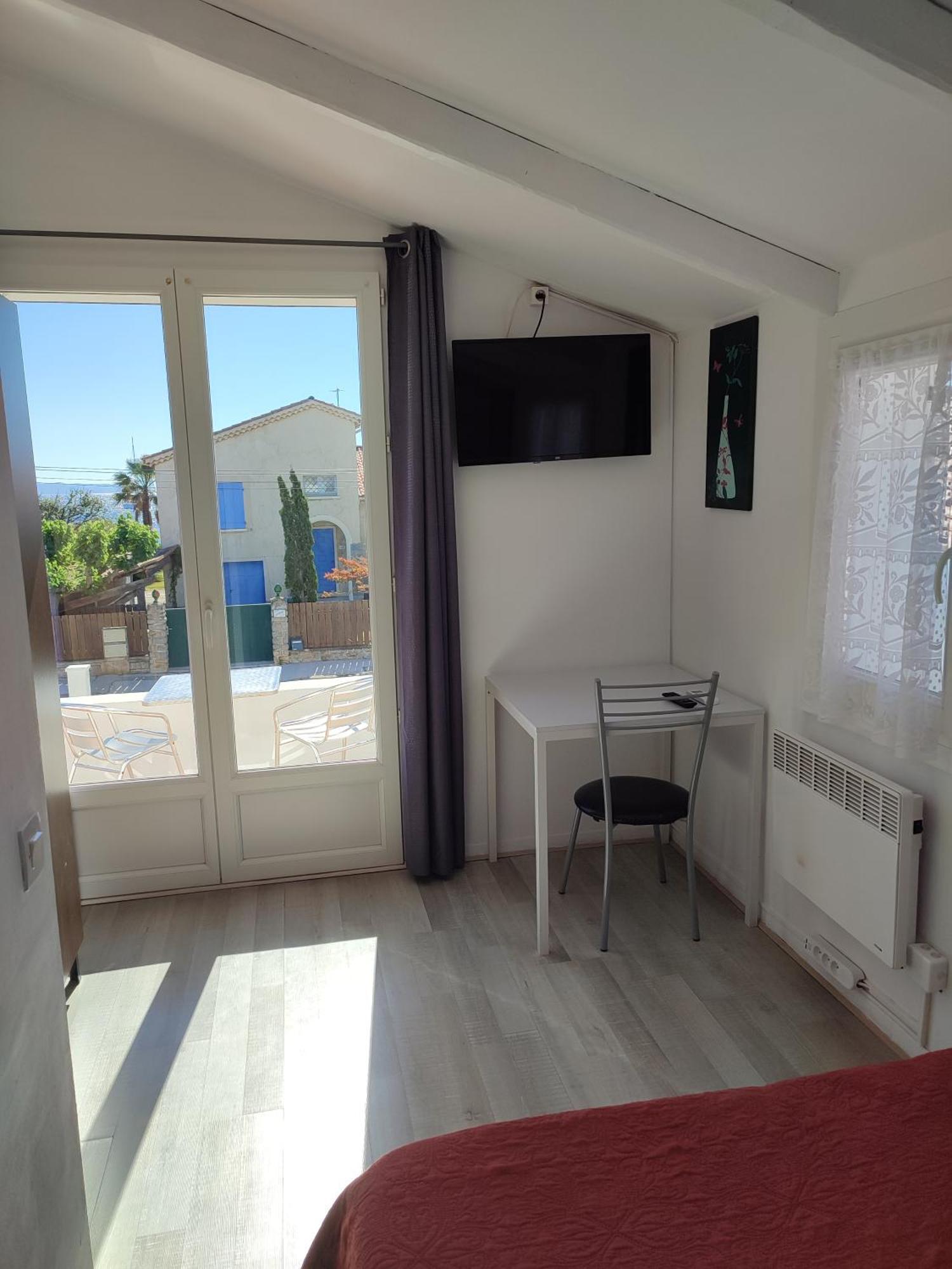 Hotel Le Calypso Hyères Zewnętrze zdjęcie